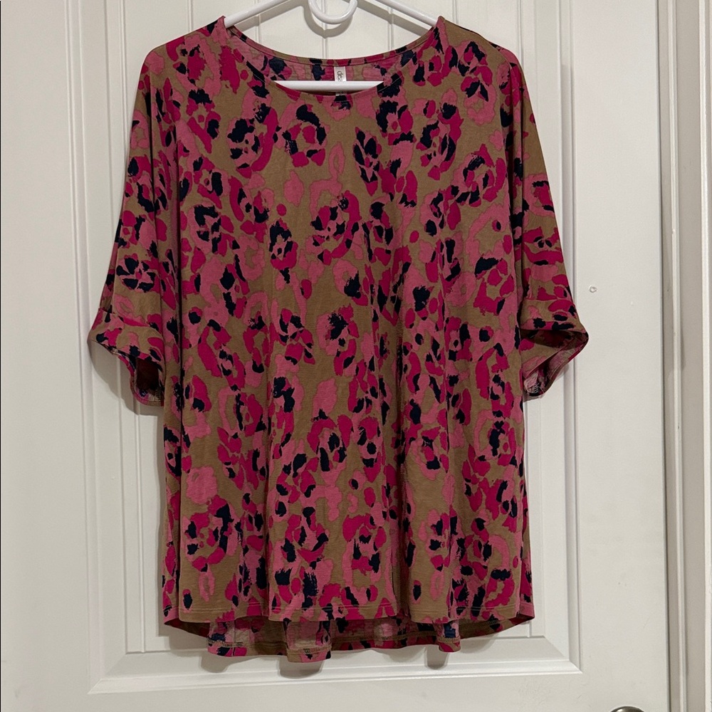 Women’s Short Sleeve Leopard Print Tee in Pink and Brown